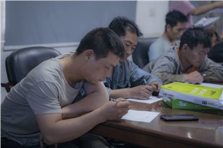 朝陽集團(tuán)開展行車和有限作業(yè)空間安全操作培訓(xùn)、道路交通安全培訓(xùn)